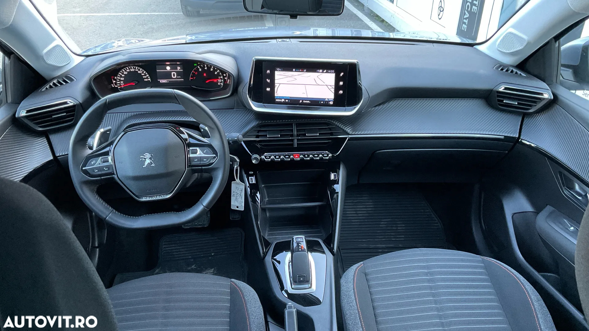 Peugeot 208 1.2 L PureTech STT EAT8 Allure - 16