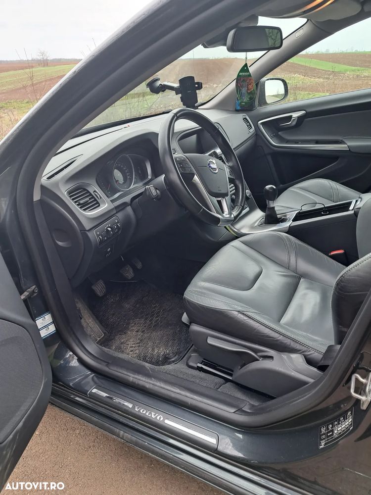 Volvo V60 D2 ECO Start-Stop Momentum - 1