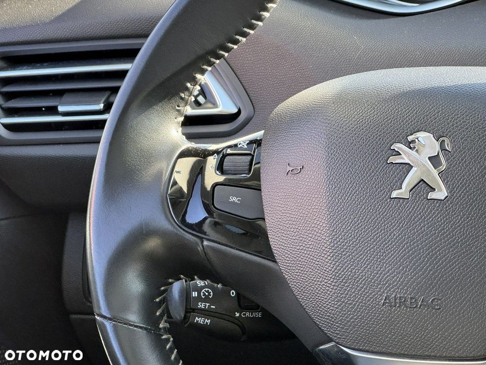 Peugeot 308 1.2 PureTech Business Line S&S - 32