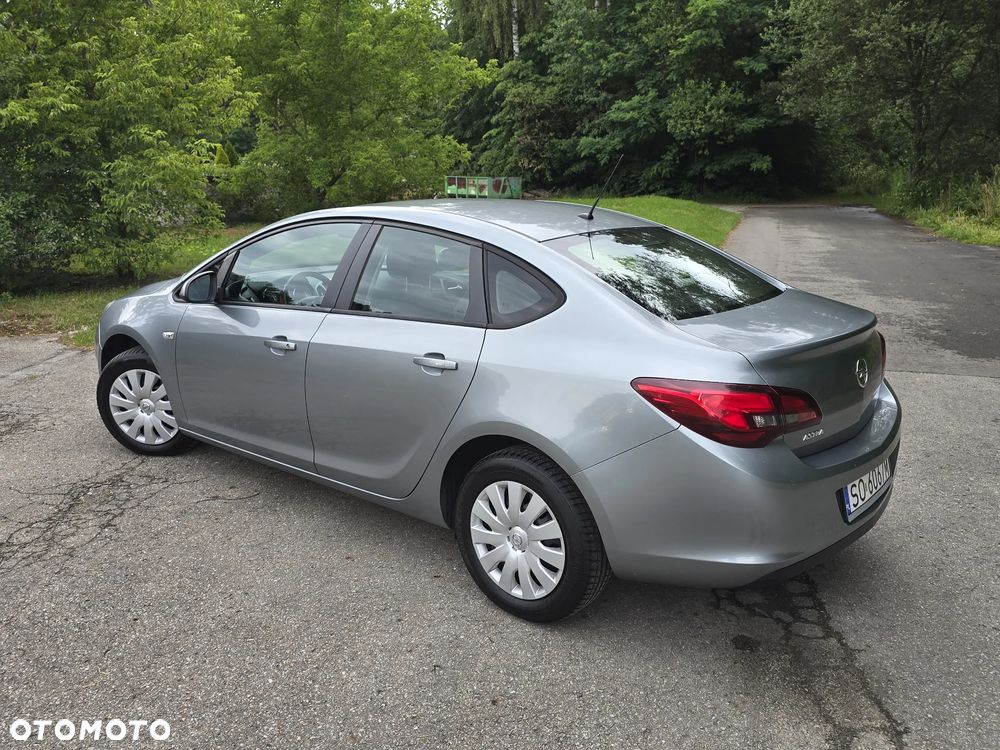 Opel Astra 1.6 Enjoy - 2