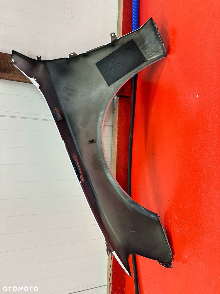 BŁOTNIK BIAŁY PRZEDNI PRAWY AUDI A4 B8 8K0 - 8