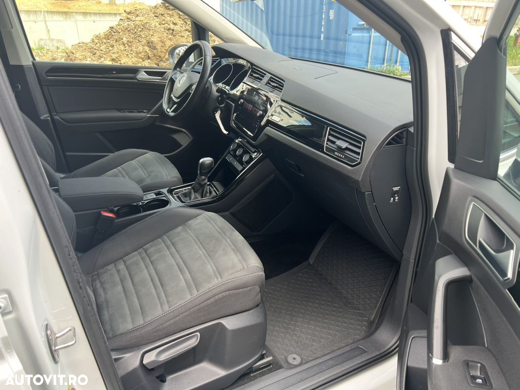 Volkswagen Touran 2.0 TDI DSG Highline - 5