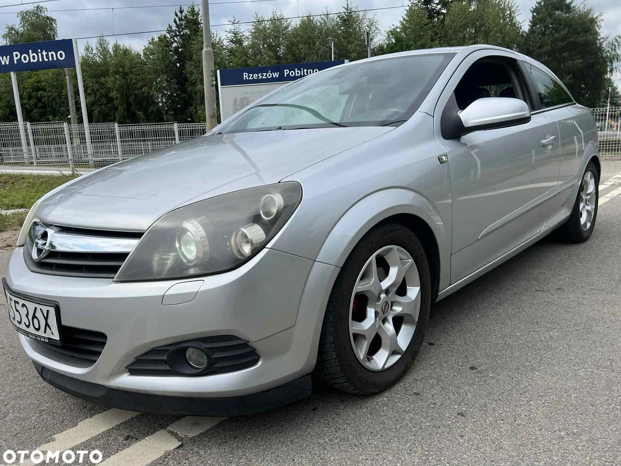 Opel Astra III GTC 2.0 T Sport - 10