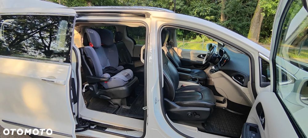Chrysler Pacifica - 24