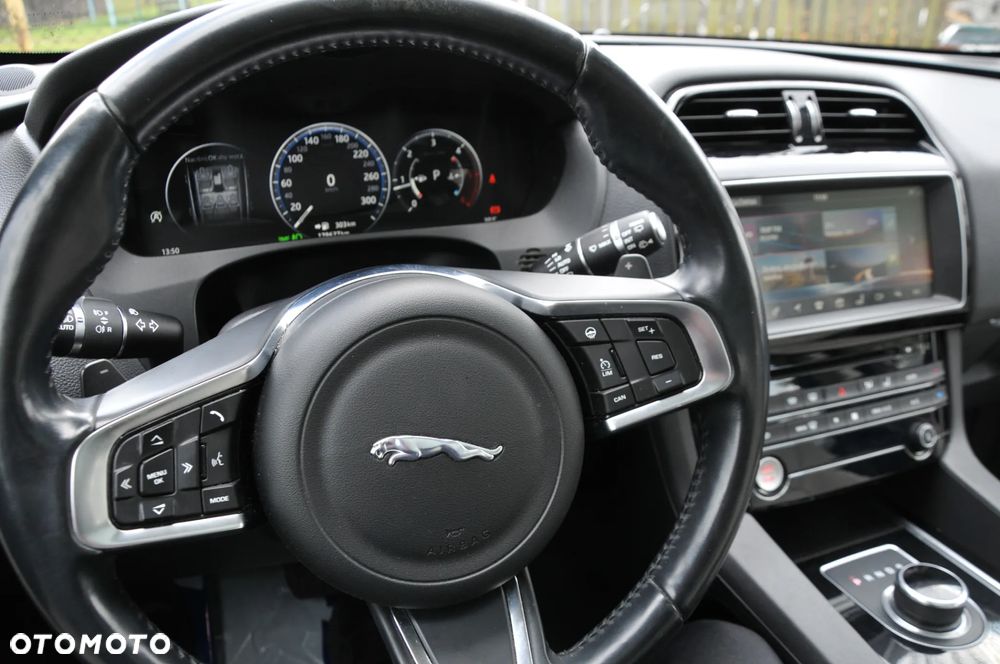 Jaguar F-Pace 2.0 i4D AWD Chequered Flag - 15