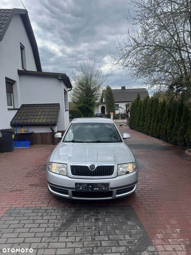 Skoda Superb 2.0 TDI DPF Ambiente - 2