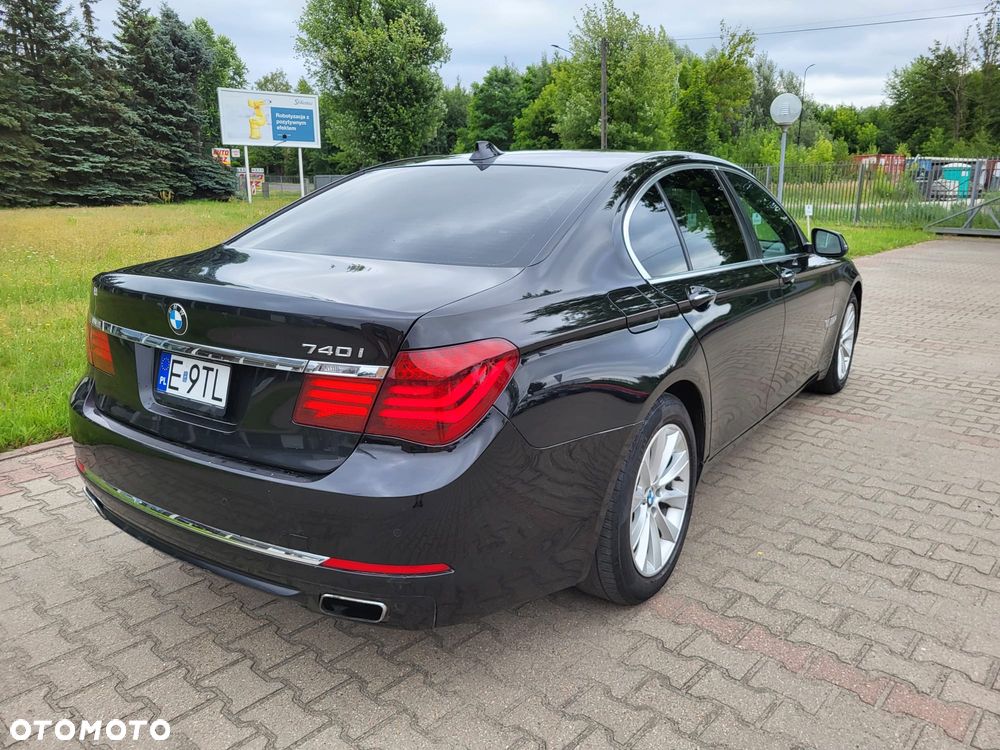 BMW Seria 7 740i Edition Exclusive - 4