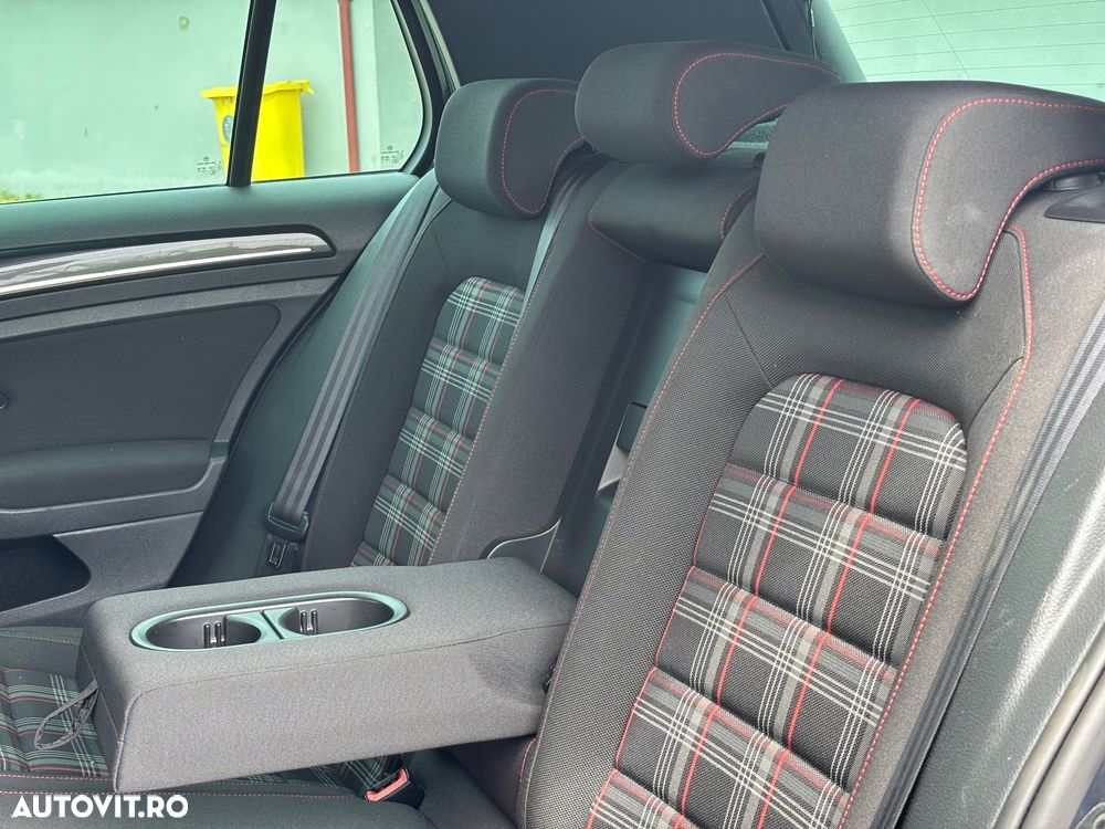 Volkswagen Golf - 21