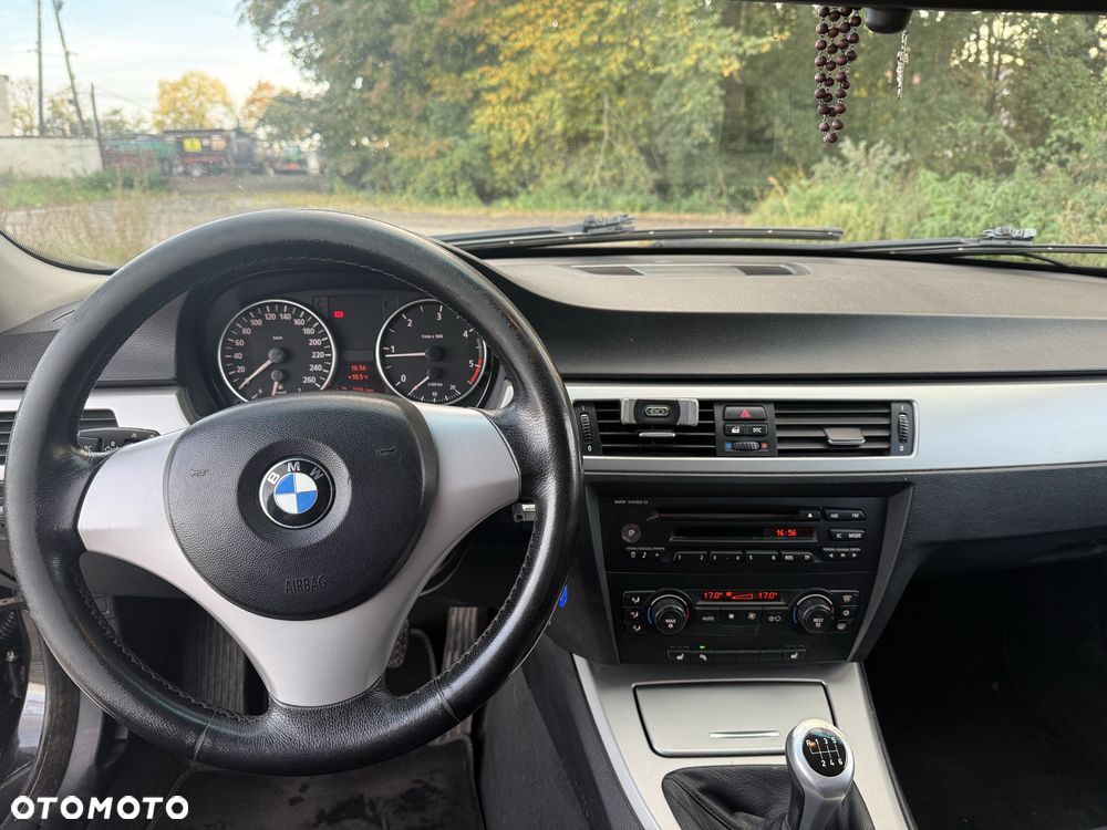 BMW Seria 3 2005 photo 5