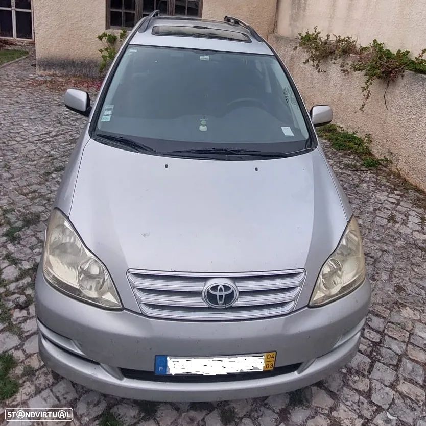 Toyota Avensis Verso - 9