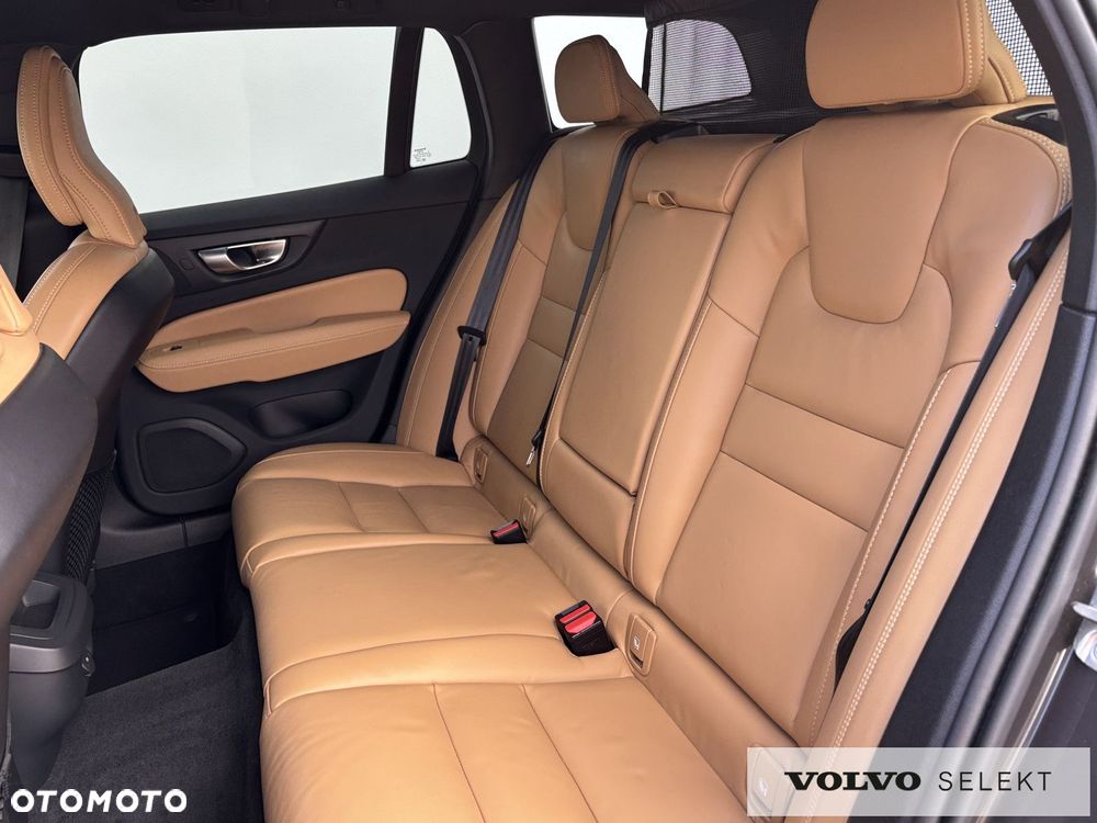 Volvo V60 Cross Country - 13