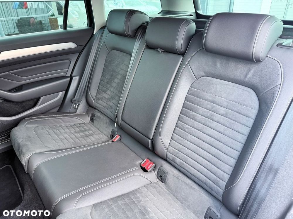 Volkswagen Passat Variant 2.0 TSI Elegance DSG - 23