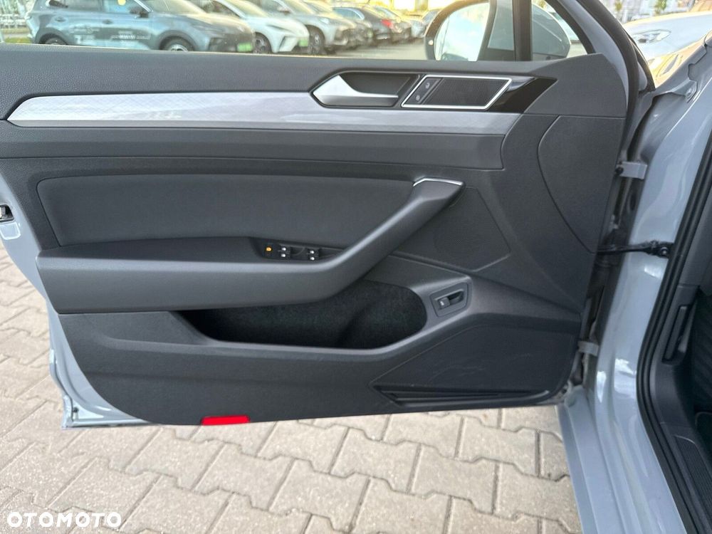 Volkswagen Passat Variant 2.0 TSI Business DSG - 11