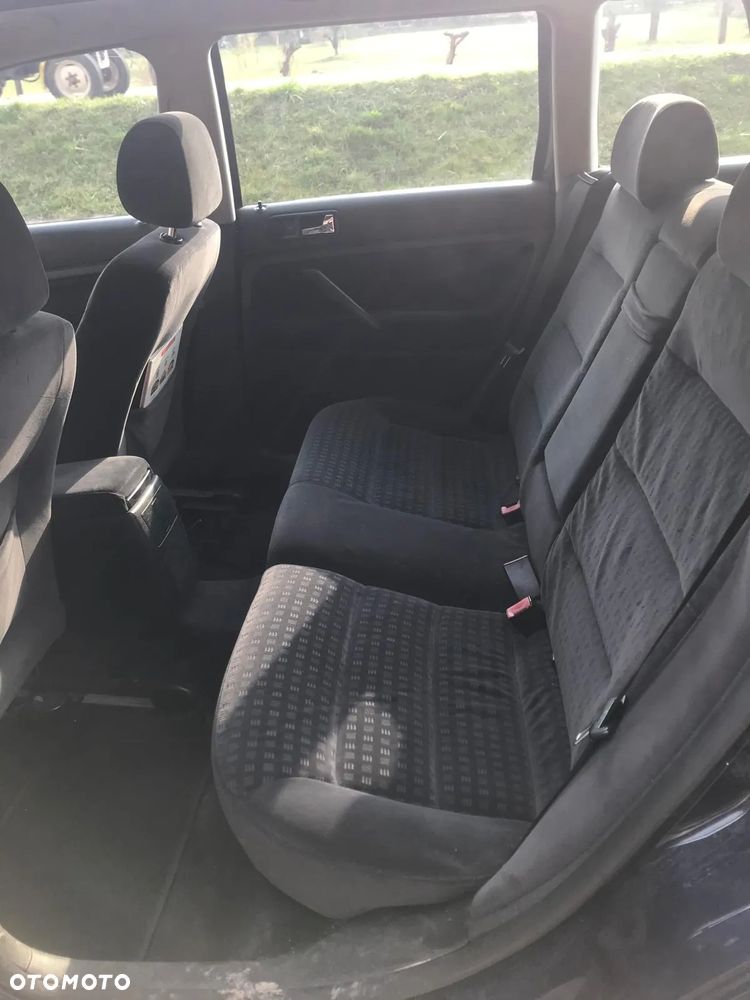 Volkswagen Passat - 13