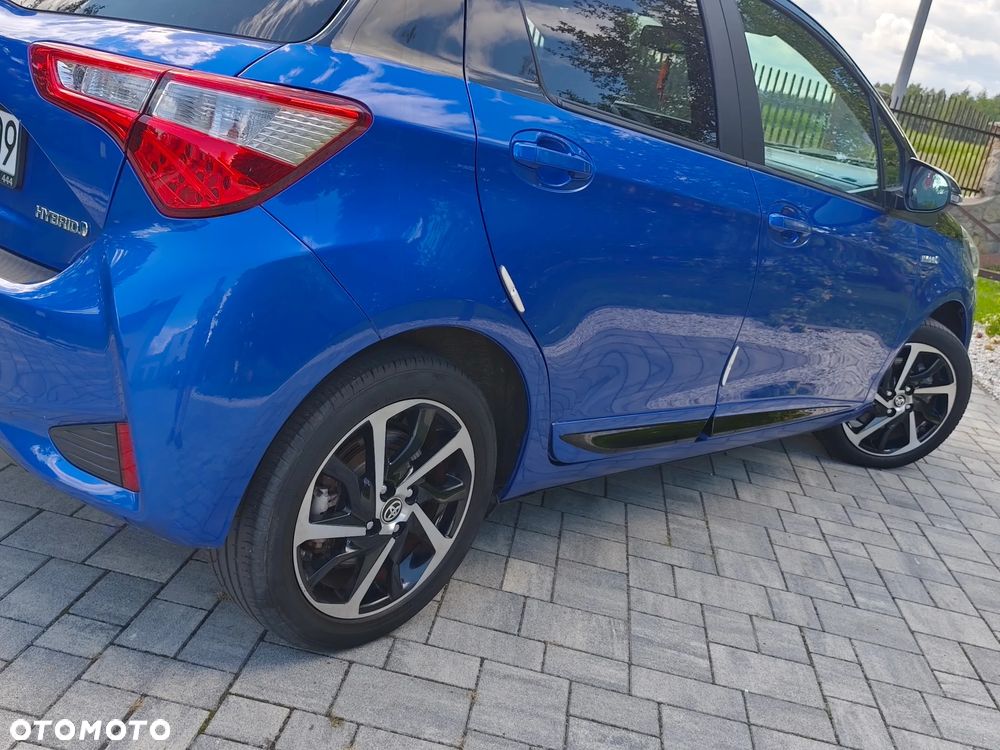 Toyota Yaris Hybrid 100 Premium EU6 - 7