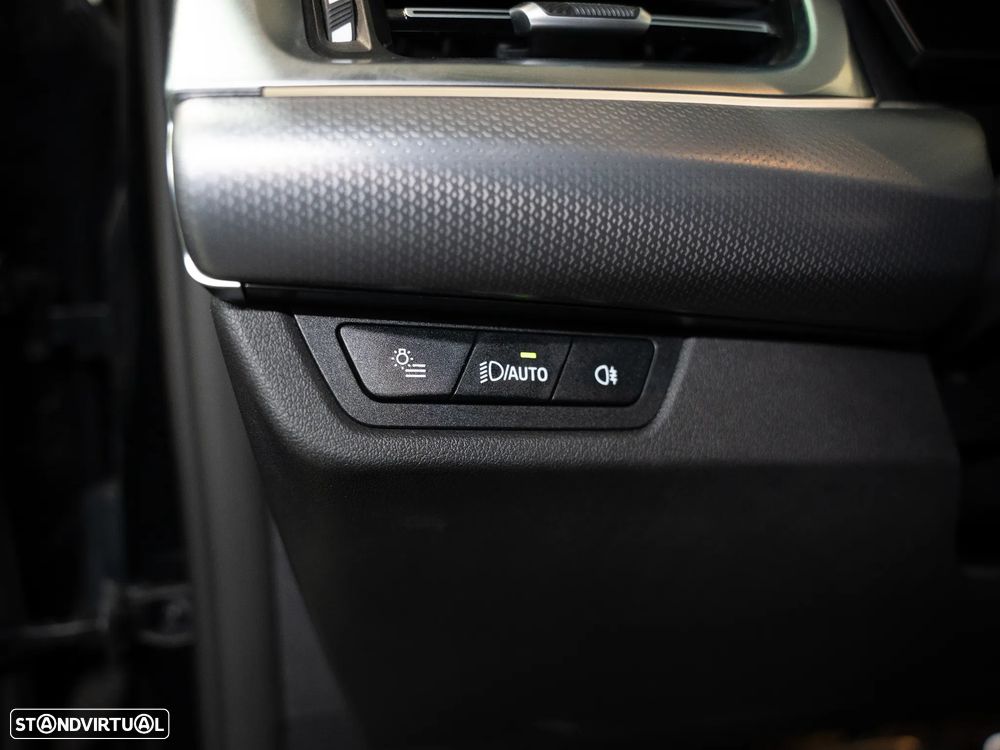 BMW iX2 eDrive20 Pack Desportivo M - 18