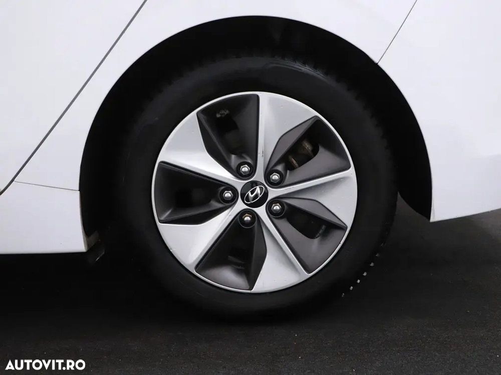 Hyundai IONIQ - 19