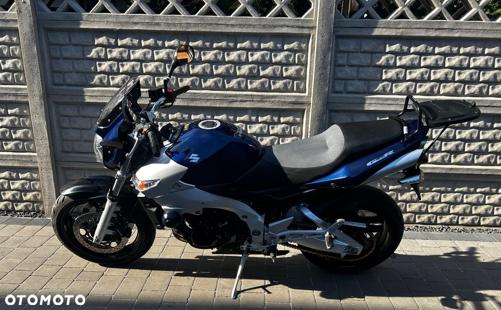 Suzuki GSR - 12