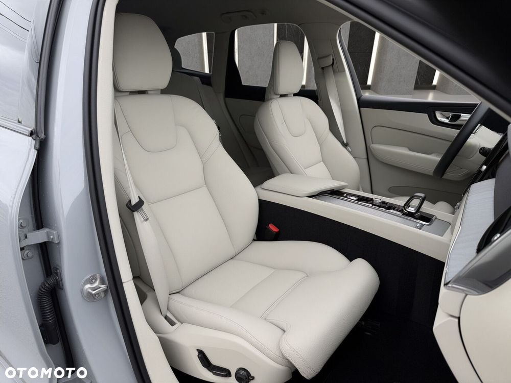 Volvo XC 60 B4 D Plus Dark - 17
