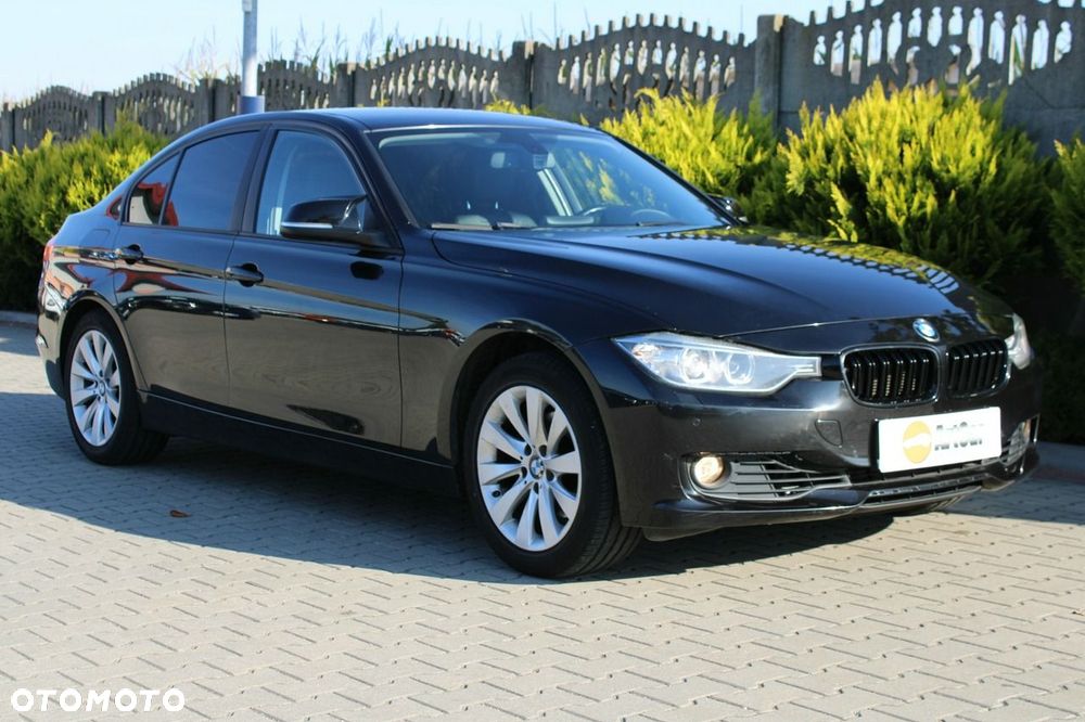 BMW Seria 3 320d Sport-Aut Blue Performance Sport Line - 24