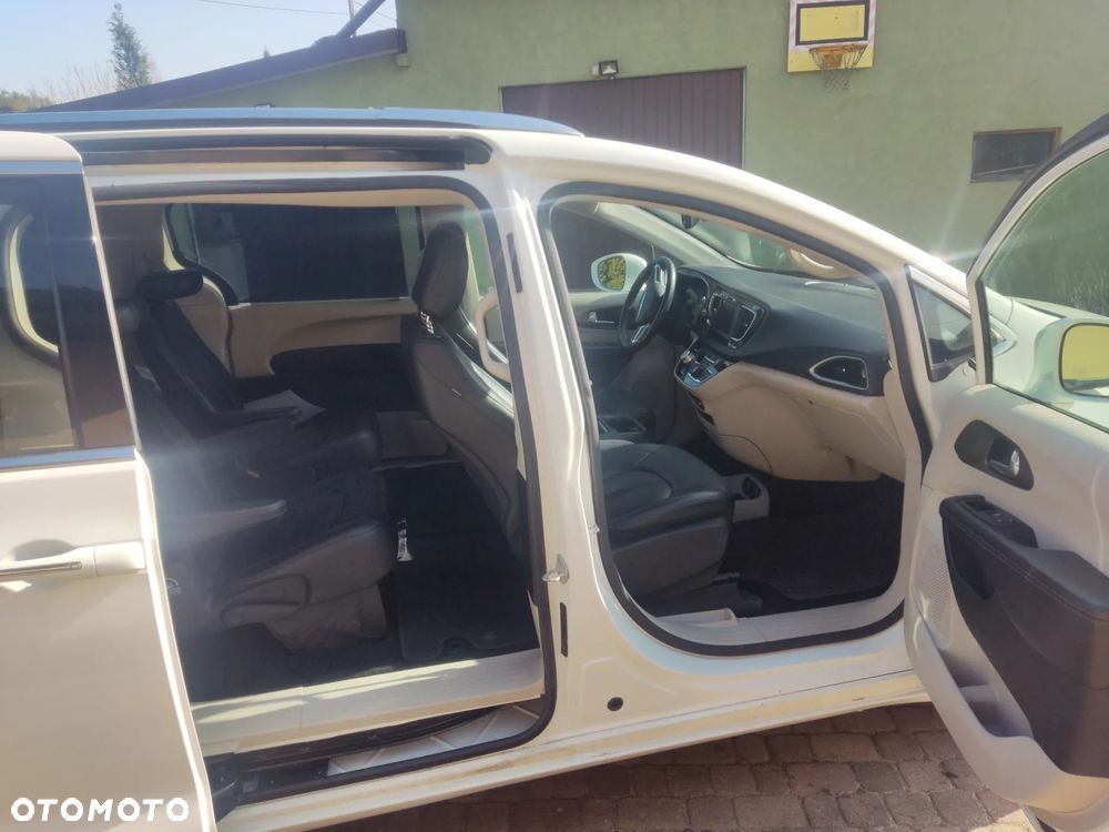 Chrysler Pacifica - 23