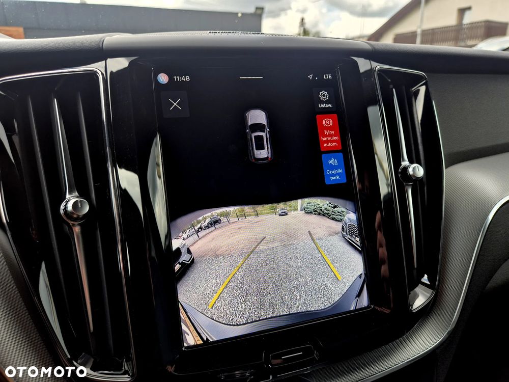 Volvo XC 60 B4 D AWD Plus Dark - 24