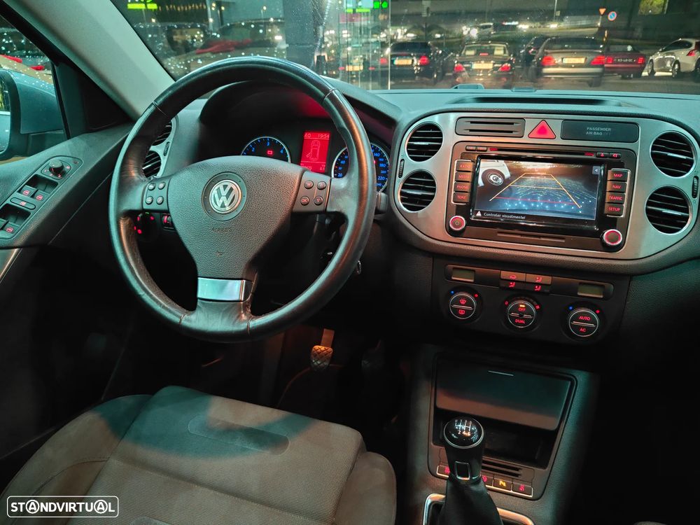 VW Tiguan 2.0 TDI Sport 4Motion - 14