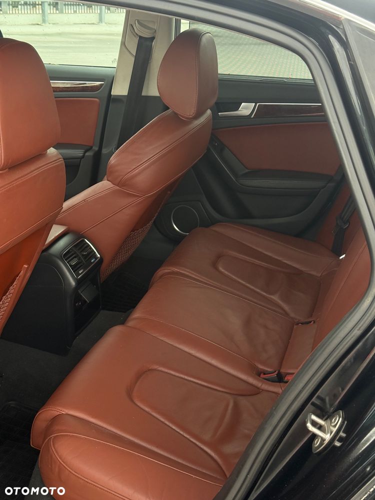 Audi A4 Limousine - 8