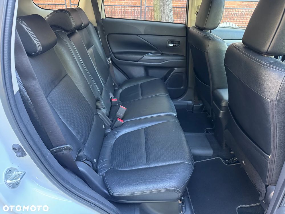 Mitsubishi Outlander PHEV Instyle NAVI + - 21