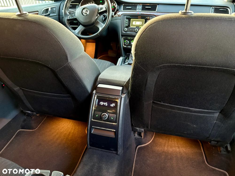 Skoda Superb 2.0 TDI Elegance DSG - 23