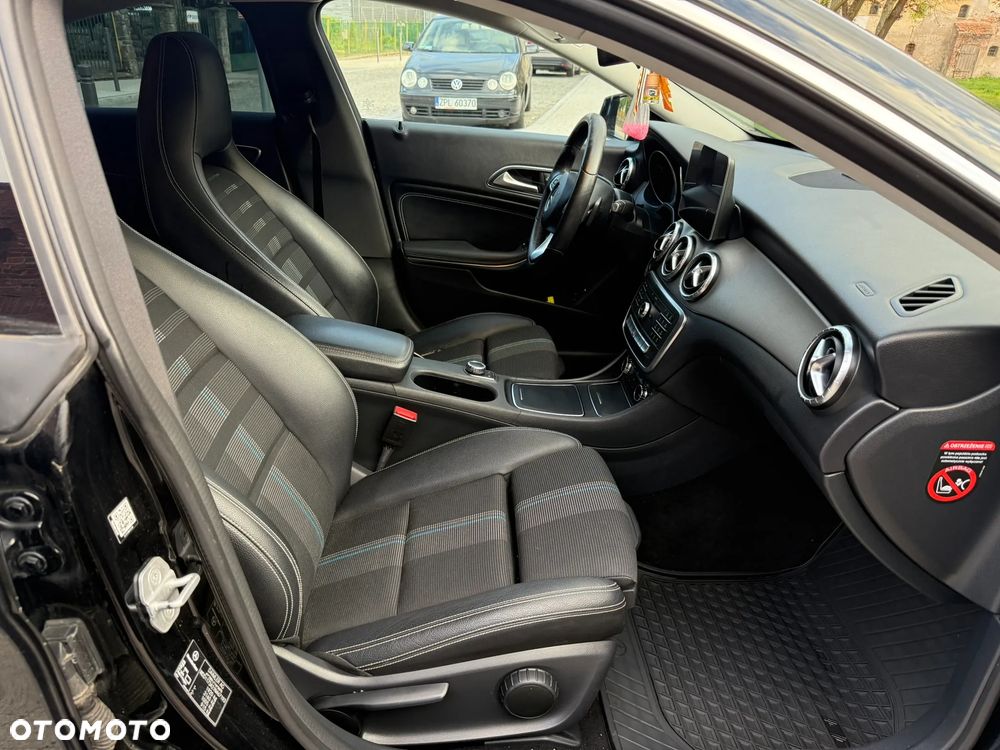 Mercedes-Benz CLA 180 7G-DCT - 7