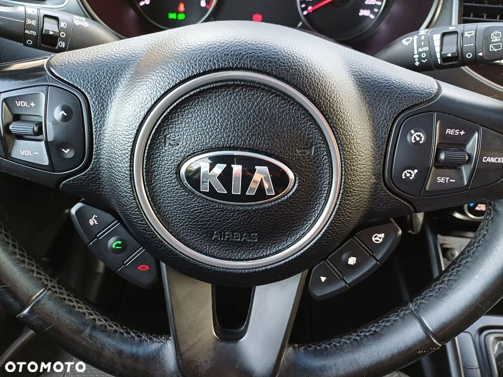 Kia Carens 1.7 CRDi 115 Fifa World Cup Edition - 15