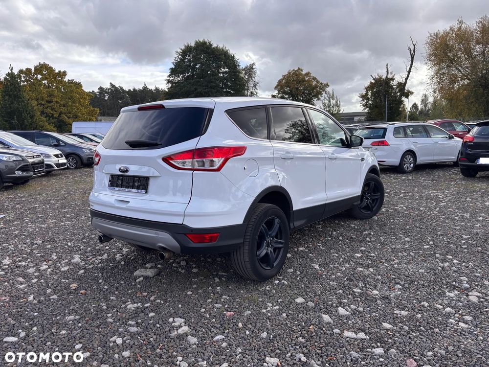Ford Kuga 1.6 EcoBoost 2x4 Titanium - 5