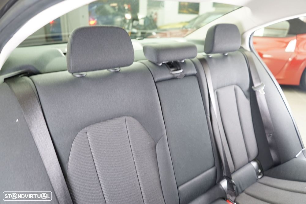 BMW 330 e Aut. Sport Line - 38