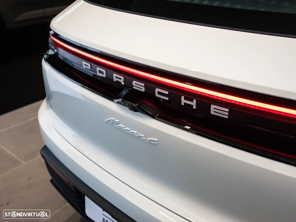 Porsche Macan Electric 4 - 20