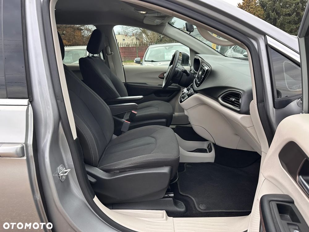 Chrysler Pacifica - 18