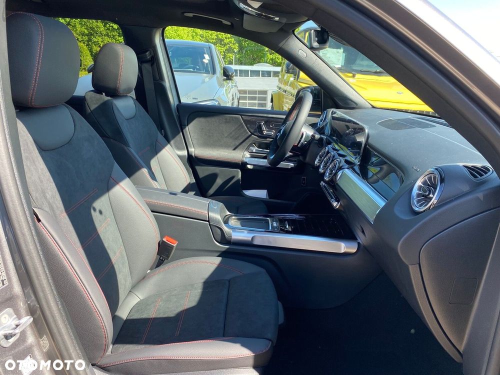 Mercedes-Benz GLB - 23