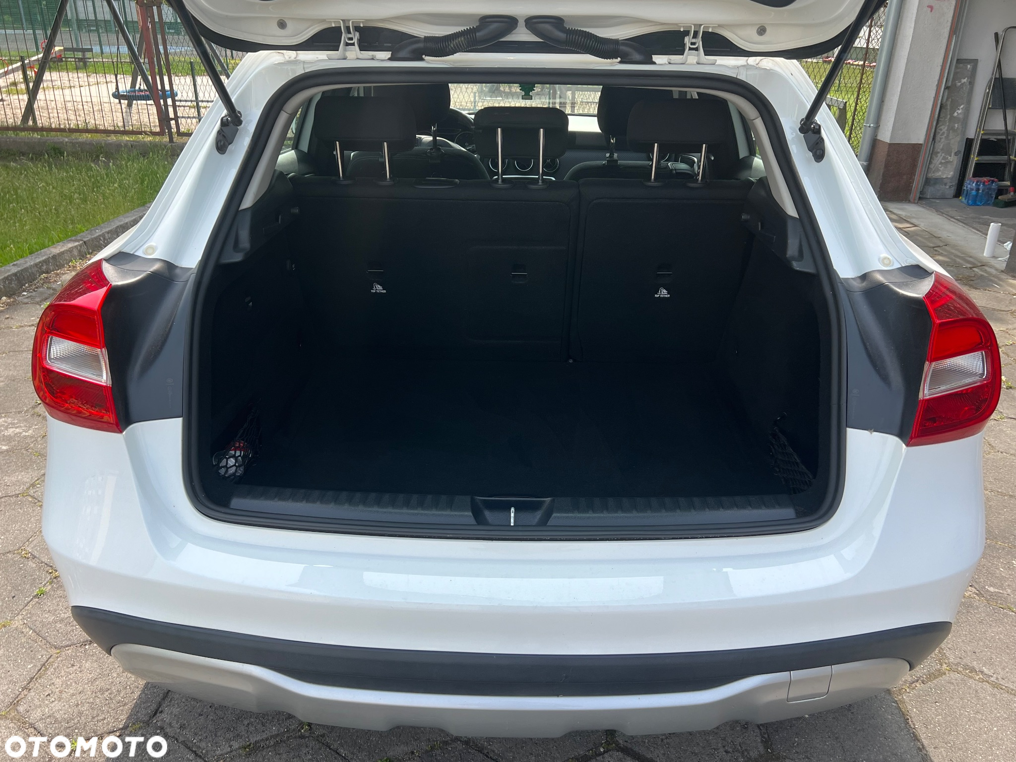 Mercedes-Benz GLA 200 d 4-Matic - 12