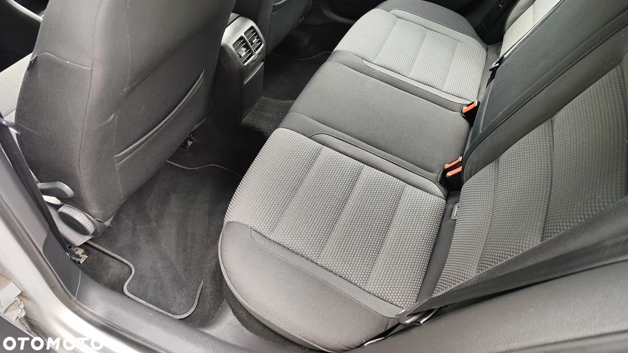 Volkswagen Golf VI 1.6 Comfortline - 23