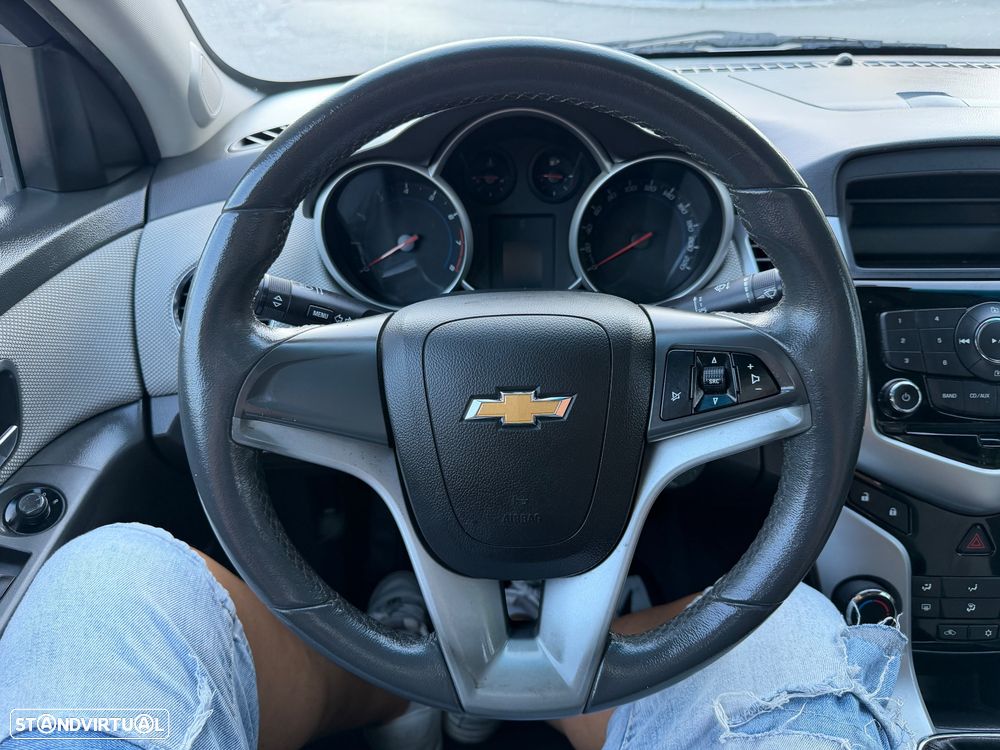 Chevrolet Cruze 1.6 LS - 23