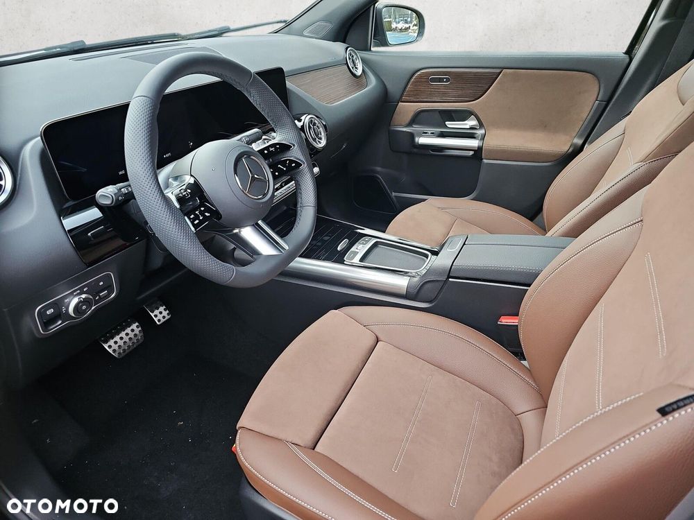 Mercedes-Benz GLA - 11