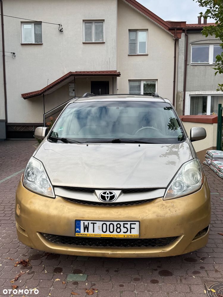 Toyota Sienna - 2