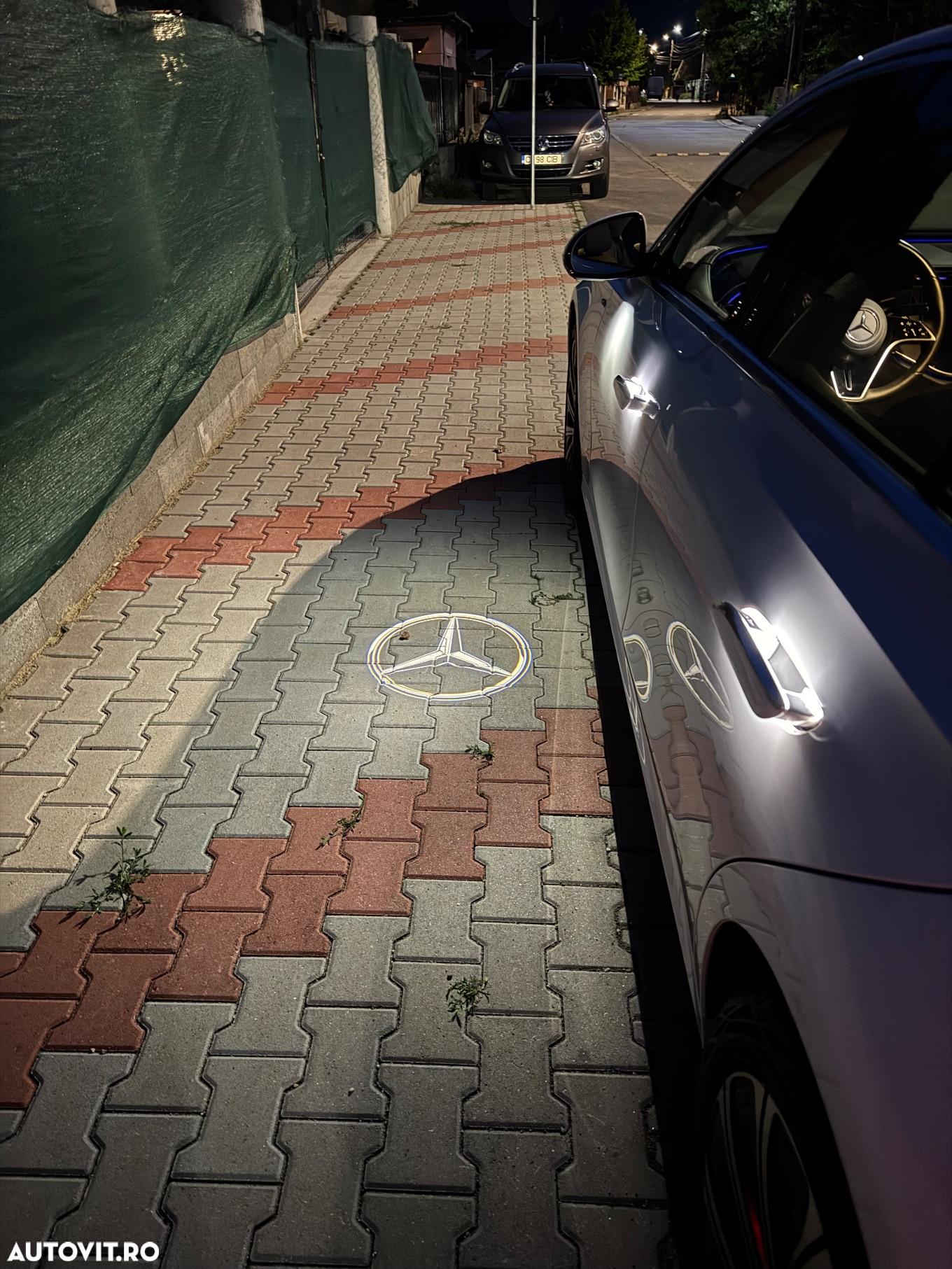 Mercedes-Benz E 220 d T 9G-TRONIC Edition AVANTGARDE - 32