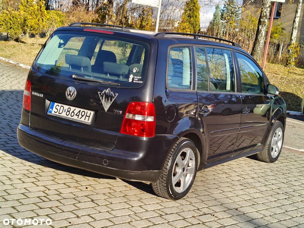 Volkswagen Touran 2.0 FSI Highline - 21
