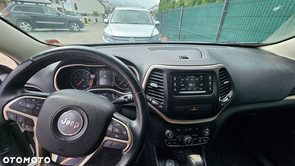 Jeep Cherokee - 13