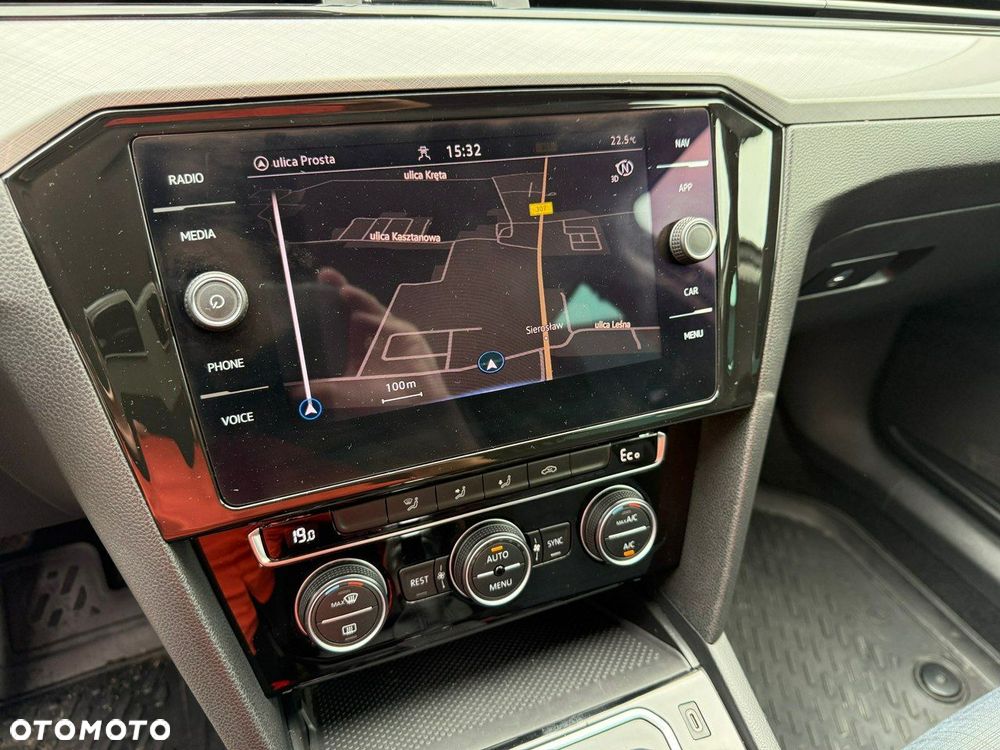 Volkswagen Passat - 11