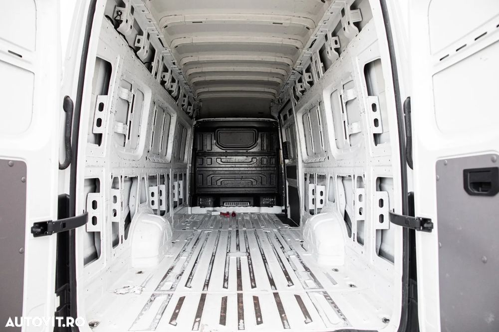 Volkswagen Crafter L4H4 - 12