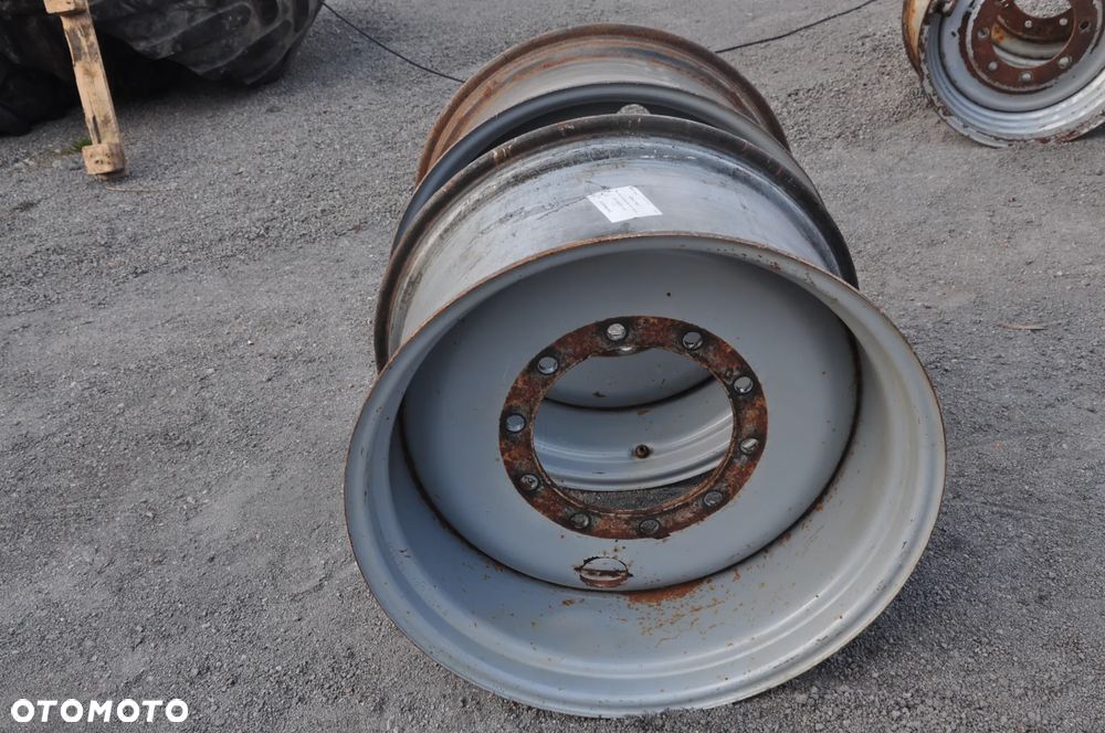 Felga przod 15x28 Massey Ferguson 7480 6480 6486 6490 - 2