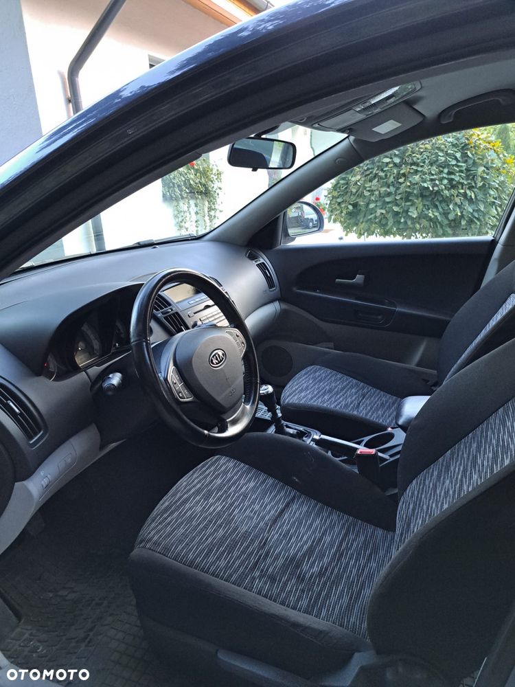 Kia Ceed - 4