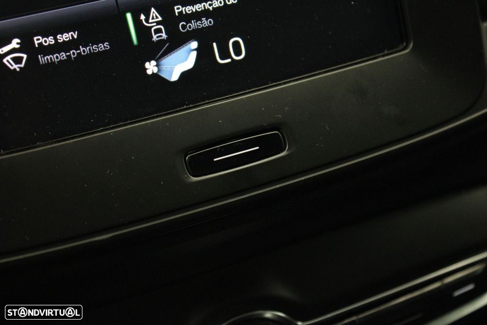 Volvo XC 40 1.5 T2 Momentum Core — fotografia 19